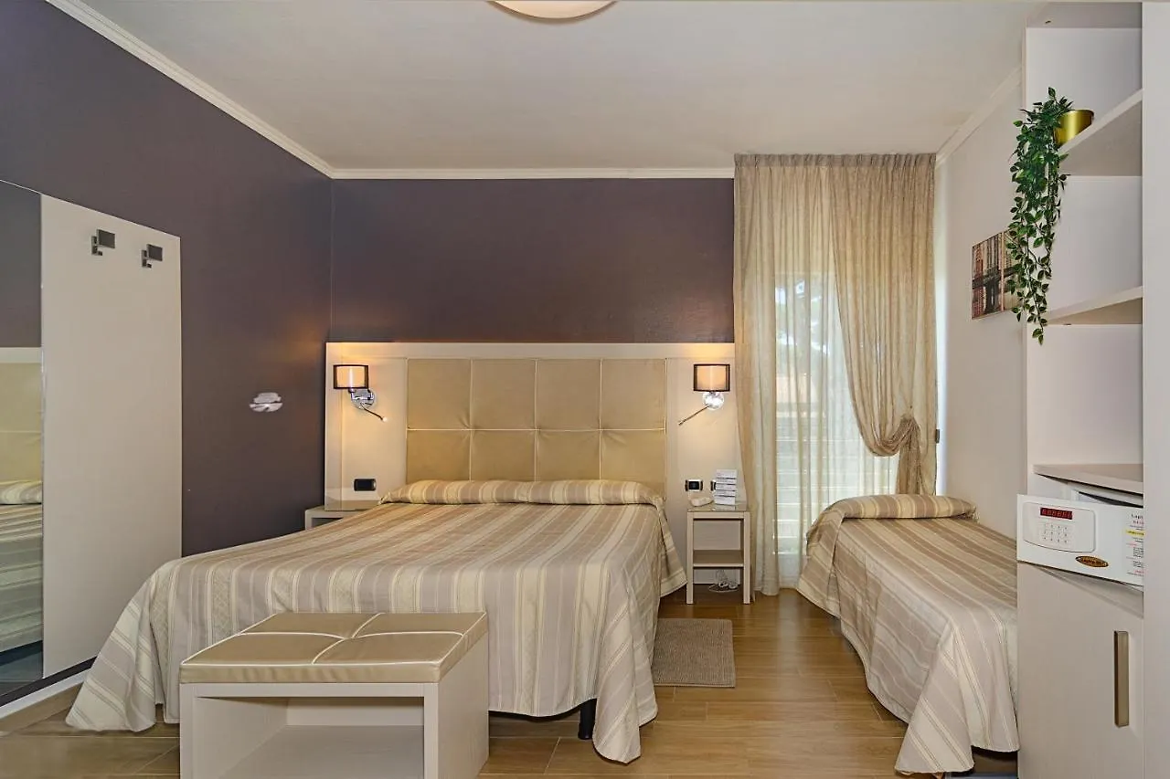 Hotel Etruria Forte dei Marmi 3*,