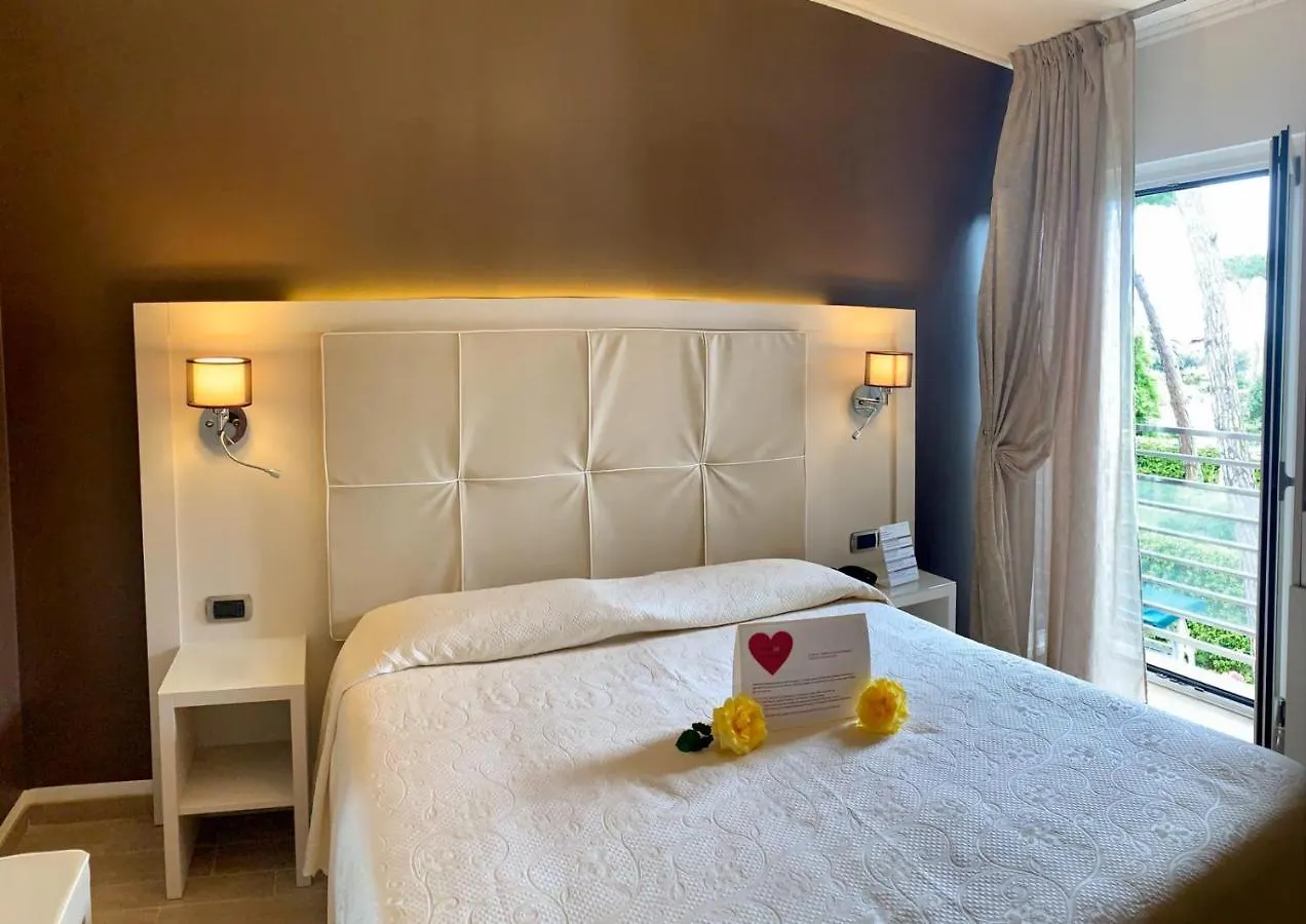 Hotel Etruria Forte dei Marmi 3*,