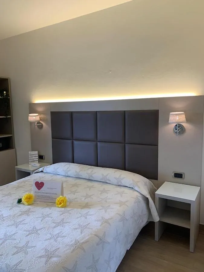 Hotel Etruria 포르데데이마르미